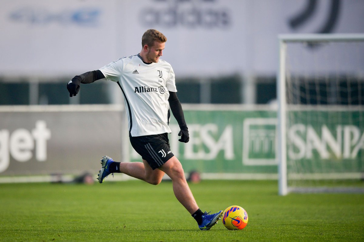 2022 around the corner. Feels good to be back with the squad! Forza Juve ⚪️⚫️ <a href="/juventusfc/">JuventusFC</a>