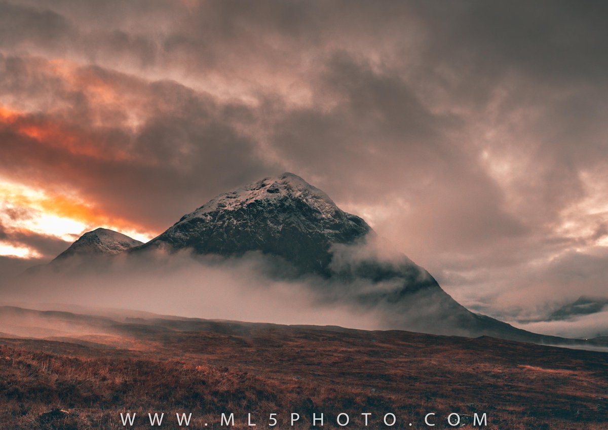 Heaven's fire. The true wonders and atmosphere of a majestic landscape. Glencoe will forever be magical  @visitscotland @scotlandscenery @igscotland @highlandcouncil @bbcscotnews #ml5photo #glencoe #igscotland #scotlandshots