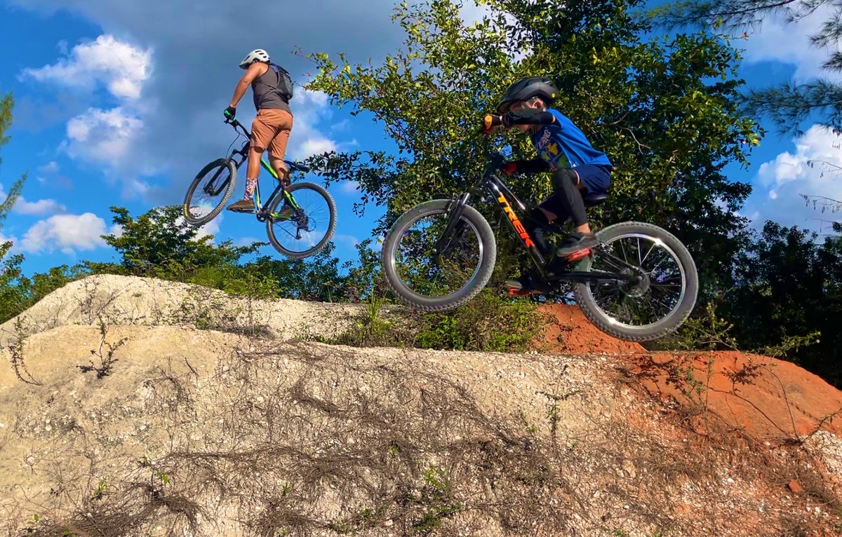 CoachGaboPE's tweet photo. Teaching new skills to my little one. Nothing better seeing him having fun beside me. Sky is the limit. #stayactive #jumpline #delray #nolimit https://t.co/XAWRrd4nEv