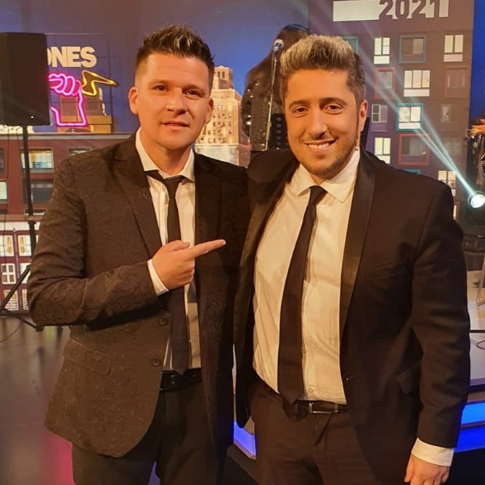 silvioRochaok's tweet photo. Gracias @jeymammon por recibirme con la  generosidad y humildad que solo tienen los grandes❤🙌 Decreto éste mi MOMNETAZO del 2021..... Que tengan muchas felicidades 🥂🥂 gracias por todos los mensajes de cariño y los invito a seguir soñando 
prensa: @pablocerrutti https://t.co/Tn37pOIJYz