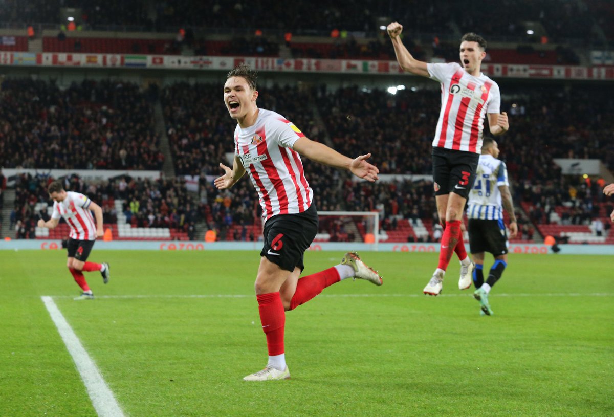 Sunderland 5 - Sheffield Wednesday 0

Great finish to the year! 🔴⚪️🔴⚪️

#Sunderland #SAFC #hawaythelads