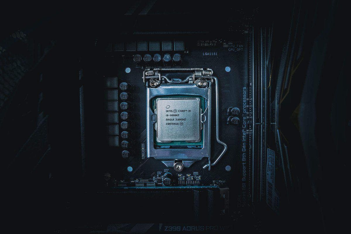 apexgamingpcs's tweet image. did you know that today's CPUs, smaller than a credit card, are more powerful than the computers that sent Apollo 11 to the moon?
#apexgamingpcs #agp #custompcs #gaming #trivia #cpu