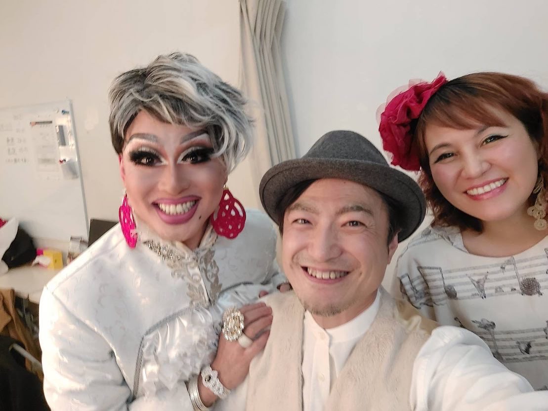 横沢ローラ Laura Yokozawa Twitter