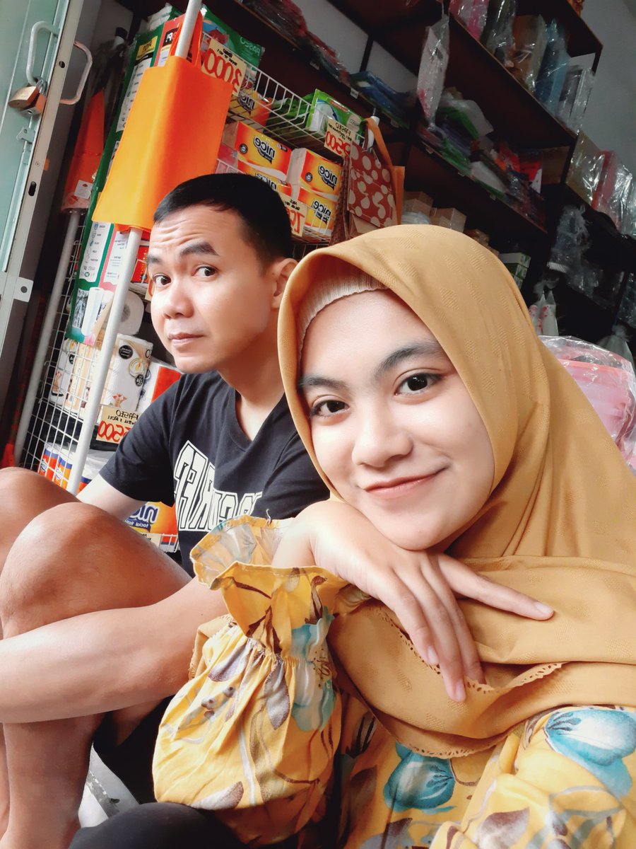 mozazz1's tweet photo. pacaran di penghujung 2021 😁 https://t.co/RaFLNq416U