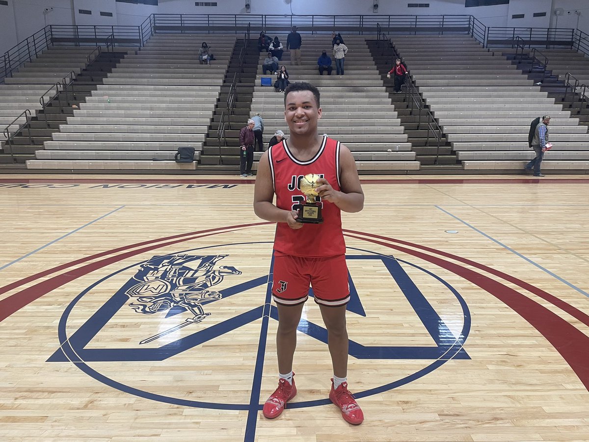 Congrats to <a href="/JHHSbballDAWGS/">JOHN HARDIN🏀</a> on winning the Central KY Invitational @ Marion County . MVP <a href="/jalentyus/">jalen tyus</a> 2022 Guard Jalen Tyus —- CONGRATS FELLAS!