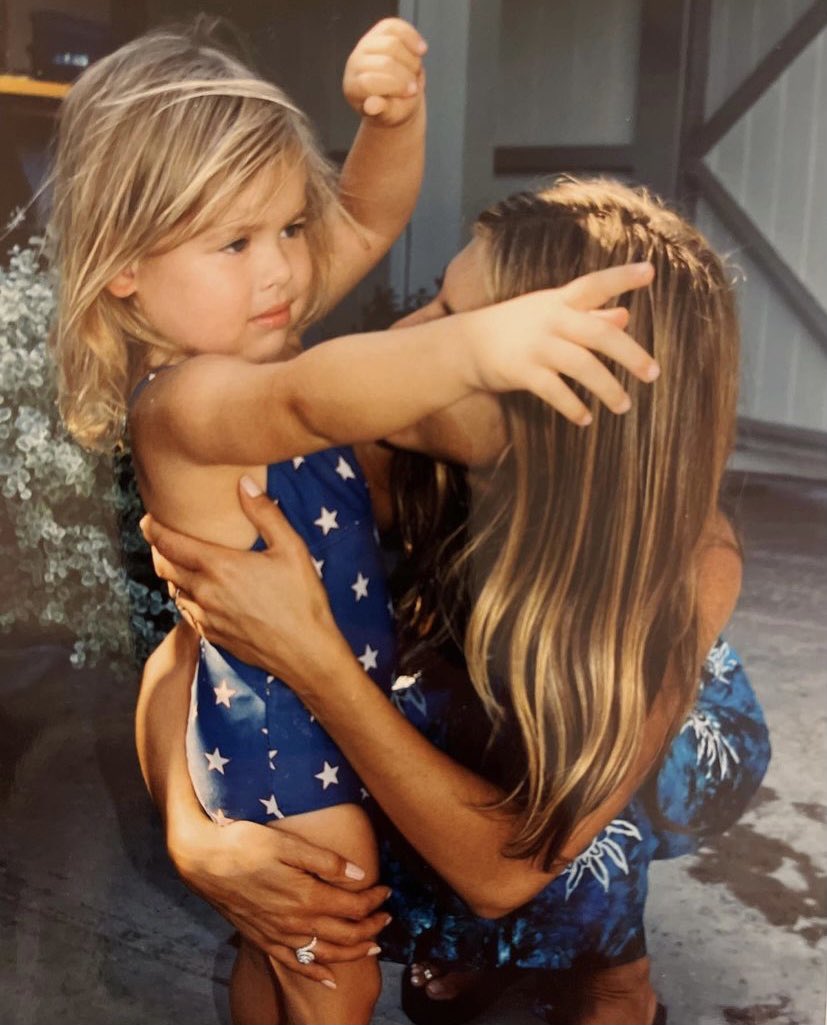 jenfanbase's tweet photo. Jennifer and Pitt’s niece 🥺 https://t.co/Il6ZpzVkev