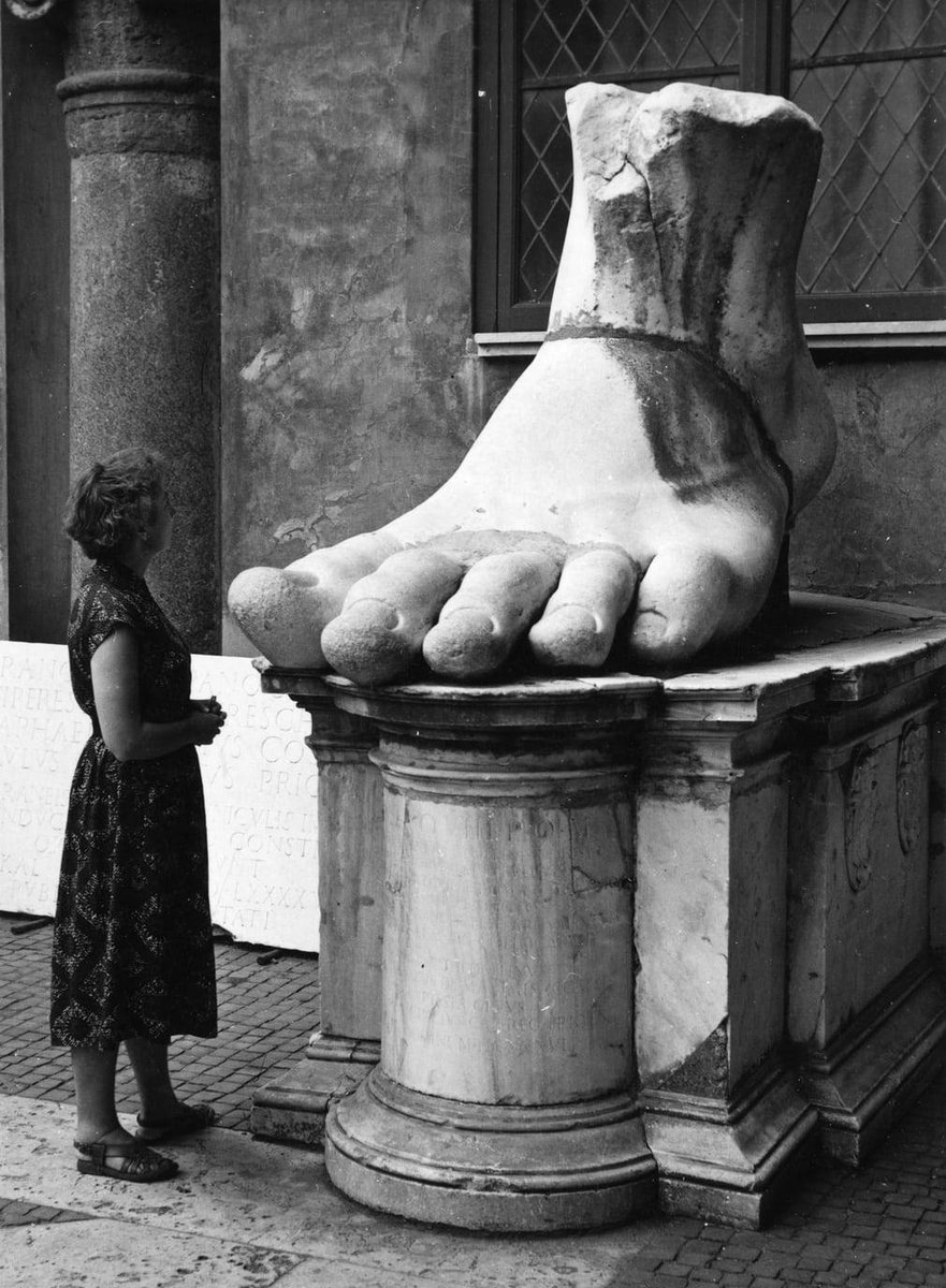 archaeologyart's tweet photo. Fragment of the colossal statue of Constantine the Great, Palazzo dei Conservatori (1954). https://t.co/l5a5KlIXhB