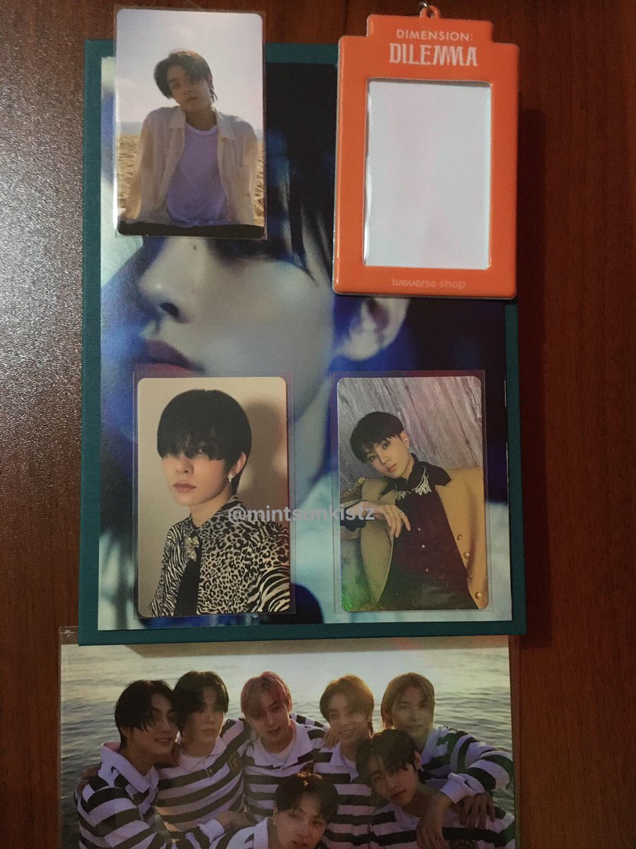 mintkswz's tweet photo. - 📩 

D:D albums finally arrived! tysm @seoulstph for the another successful transaction w Enha ^^ ur shop never disappoints po, thank u for the lots of freebies although hindi siya kasama sa pic., so hapiiiii w my pullsssss 😭❤️until next time! 

#fromseoulstreetph https://t.co/rthGeJ3XDL
