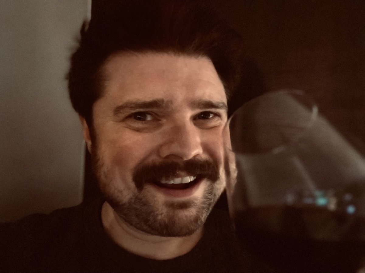 unfamous's tweet photo. #wine #thisismenotdrinking #grapejuice #massiveface https://t.co/FIWZDLVOlG