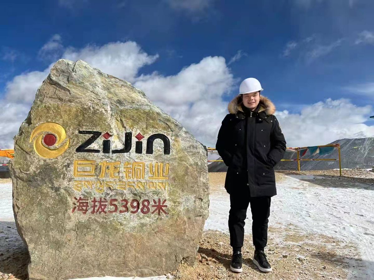 HaianTyre's tweet photo. On December 27th, Zhu Zhenpeng, Vice President of @HaianTyre, and Zhu Laishui, Secretary of the Party Branch, were invited to participate in the completion and commissioning ceremony of Tibet Julong Copper Co., Ltd., a subsidiary of Zijin Mining.
 
#mining #miningindustry #giants https://t.co/bp1CSH61HN