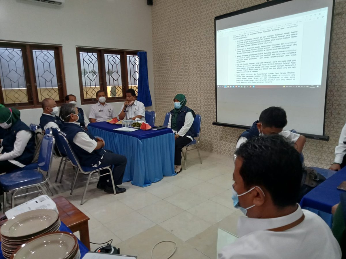 DispertanKudus's tweet photo. SAMBUT TAHUN BARU, PERHIPTANI KUDUS GELAR RAKOR

Perhimpunan Penyuluh Pertanian Indonesia (Perhiptani) Kabupaten Kudus mengakhiri tahun 2021 dengan rapat koordinasi. Selain evaluasi yang sudah berjalan, juga menata rencana tahun 2022 untuk lebih baik pelayanan pada para petani. https://t.co/Swq5W3IPym