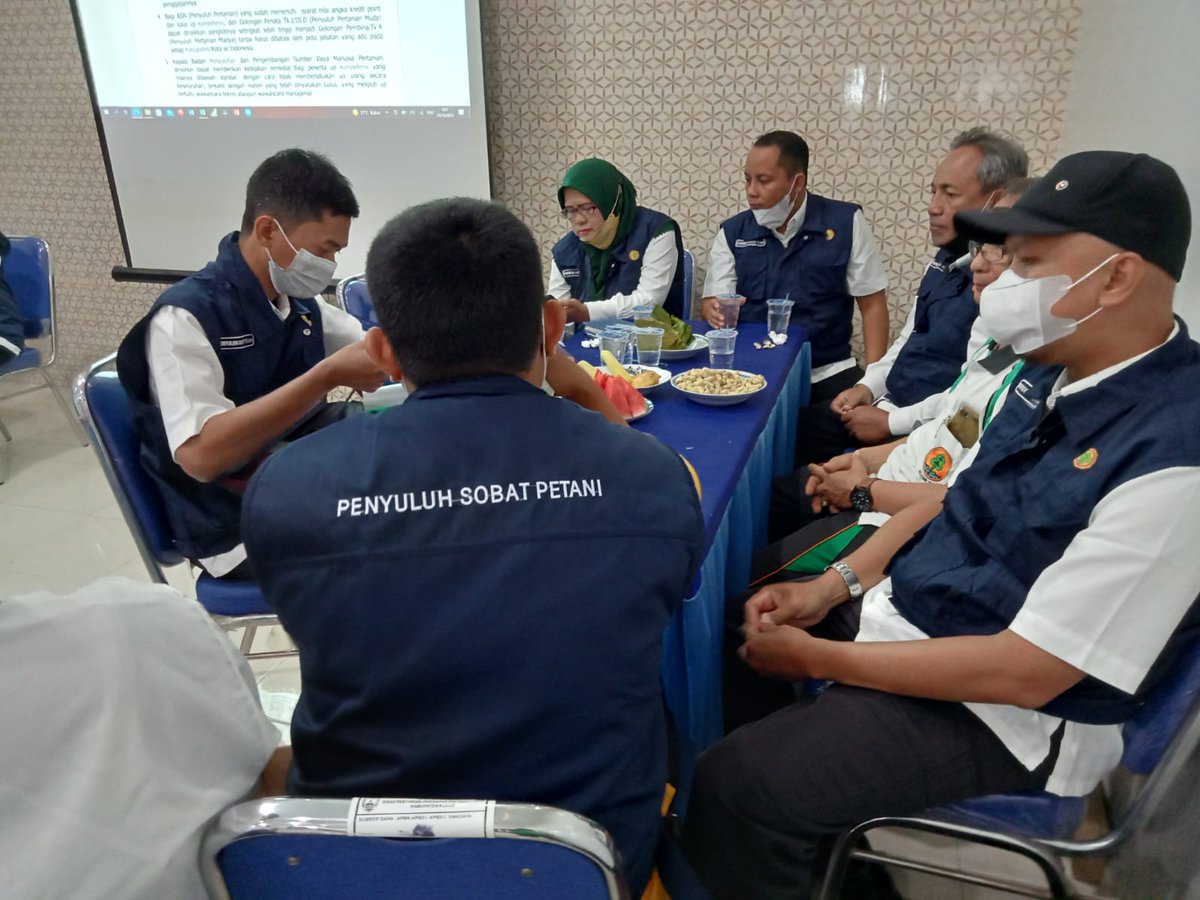 DispertanKudus's tweet photo. SAMBUT TAHUN BARU, PERHIPTANI KUDUS GELAR RAKOR

Perhimpunan Penyuluh Pertanian Indonesia (Perhiptani) Kabupaten Kudus mengakhiri tahun 2021 dengan rapat koordinasi. Selain evaluasi yang sudah berjalan, juga menata rencana tahun 2022 untuk lebih baik pelayanan pada para petani. https://t.co/Swq5W3IPym