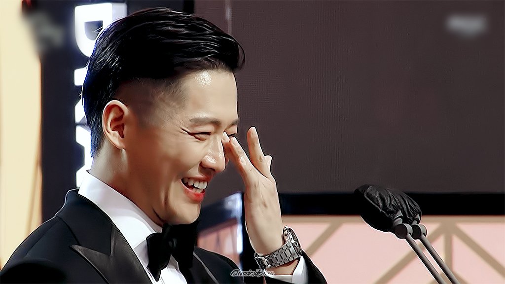 ClassicxBlue's tweet photo. 211230 MBC 연기대상
#남궁민 https://t.co/z7RY2o9W7K