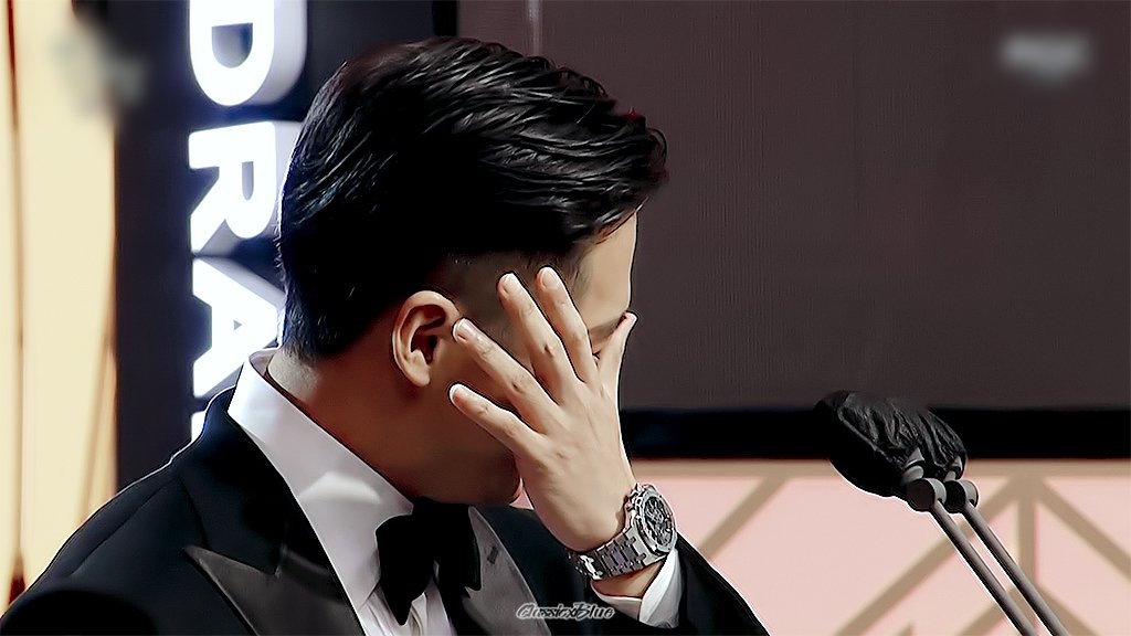 ClassicxBlue's tweet photo. 211230 MBC 연기대상
#남궁민 https://t.co/z7RY2o9W7K