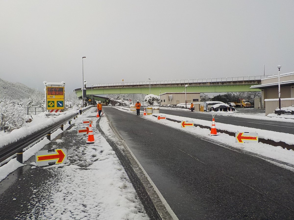 国土交通省 豊岡河川国道事務所 冬用タイヤ装着確認 北近畿豊岡道 雪 降雪のため 北近畿豊岡自動車道全線 但馬空港ic 春日ic間 で冬用タイヤ装着確認を実施しています ご不便をお掛けしますが ご協力をお願いいたします なお 但馬空港icと日高北icの 国土交通省 豊岡河川国道事務所 冬用タイヤ装着確認 北近畿豊岡道 雪 降雪のため 北近畿豊岡自動車道全線 但馬空港ic 春日ic間 で冬用タイヤ装着確認を実施しています ご不便をお掛けしますが ご協力をお願いいたします なお 但馬空港icと日高北icの