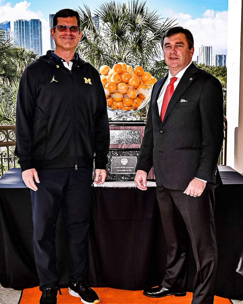 bennyhanna2467's tweet photo. Harbaugh looks like a toddler after he made a big poopy
#OrangeBowl https://t.co/XN6cA9POM7