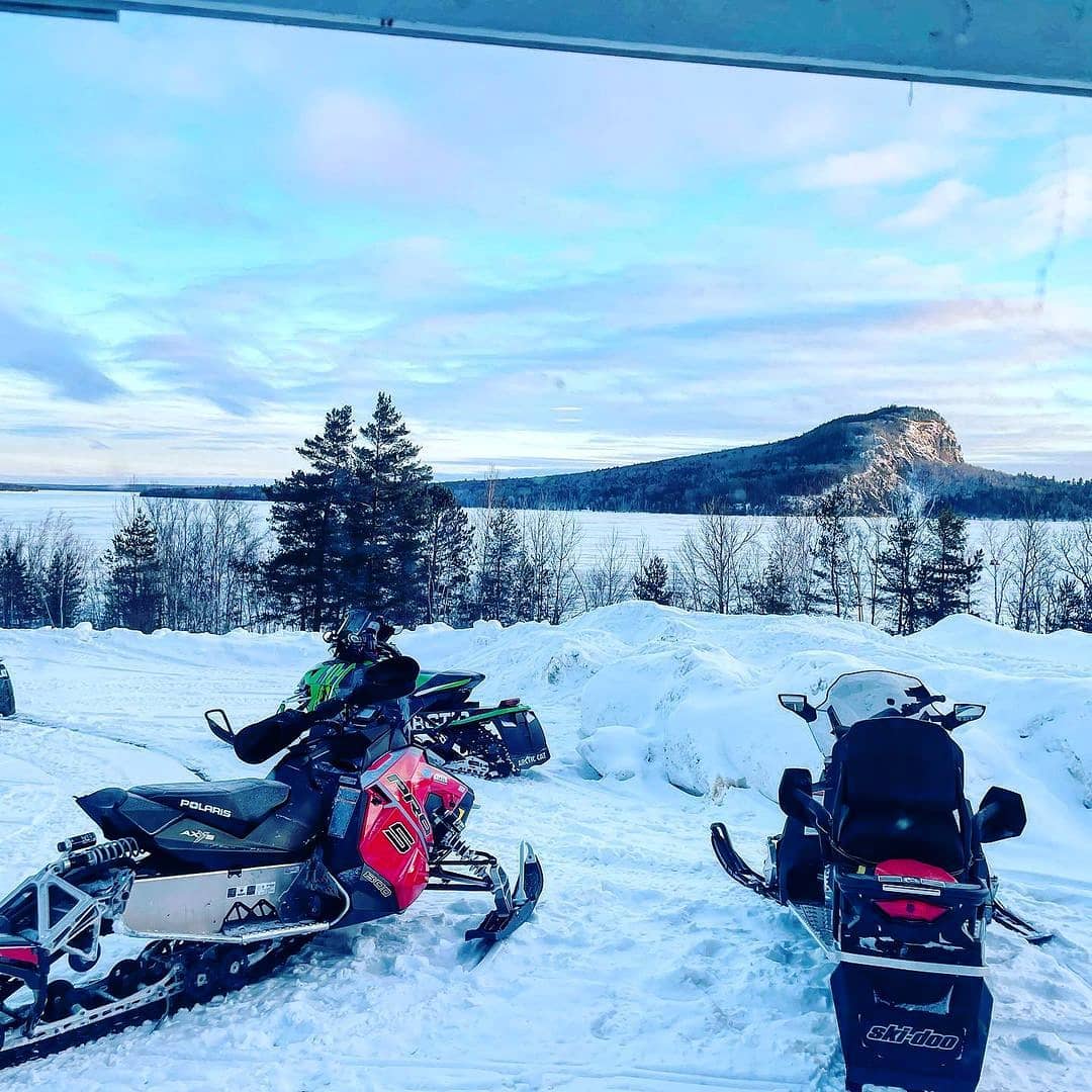 MHLinfo's tweet photo. Who's planning to come to Moosehead to go snowmobiling this season? ❄️❄️ We have an incredible network of trails, stunning views, great local eats, and endless lodges, camps and inns to call home for the night! 🙌

📷: Michael Pandolfino (@mikeyp16 on Instagram) https://t.co/JKHqwJHC7I