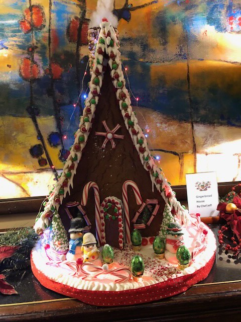 ProvidencePoint's tweet photo. How else to celebrate the eve of New Year's Eve? Final pictures of holiday masterpieces providing cheer for residents and visitors. https://t.co/fcFDrj2Vjl