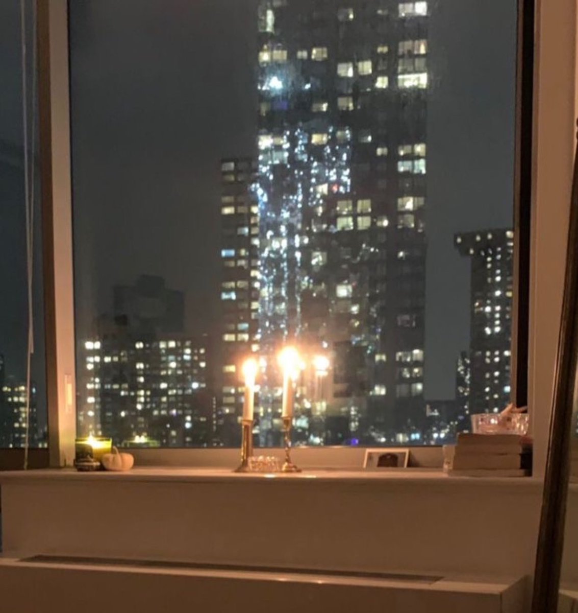 ultkrystaal's tweet photo. new year’s eve 🌃 https://t.co/NHrIzolI1g