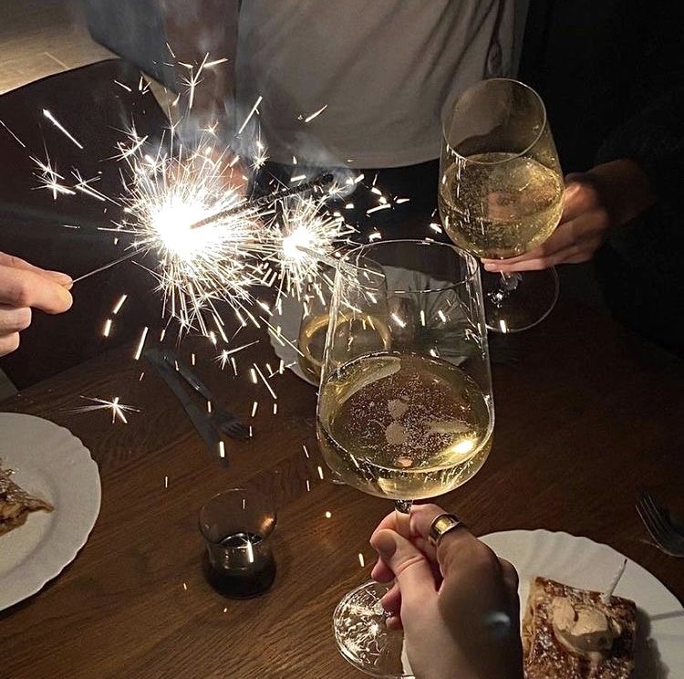 ultkrystaal's tweet photo. new year’s eve 🌃 https://t.co/NHrIzolI1g