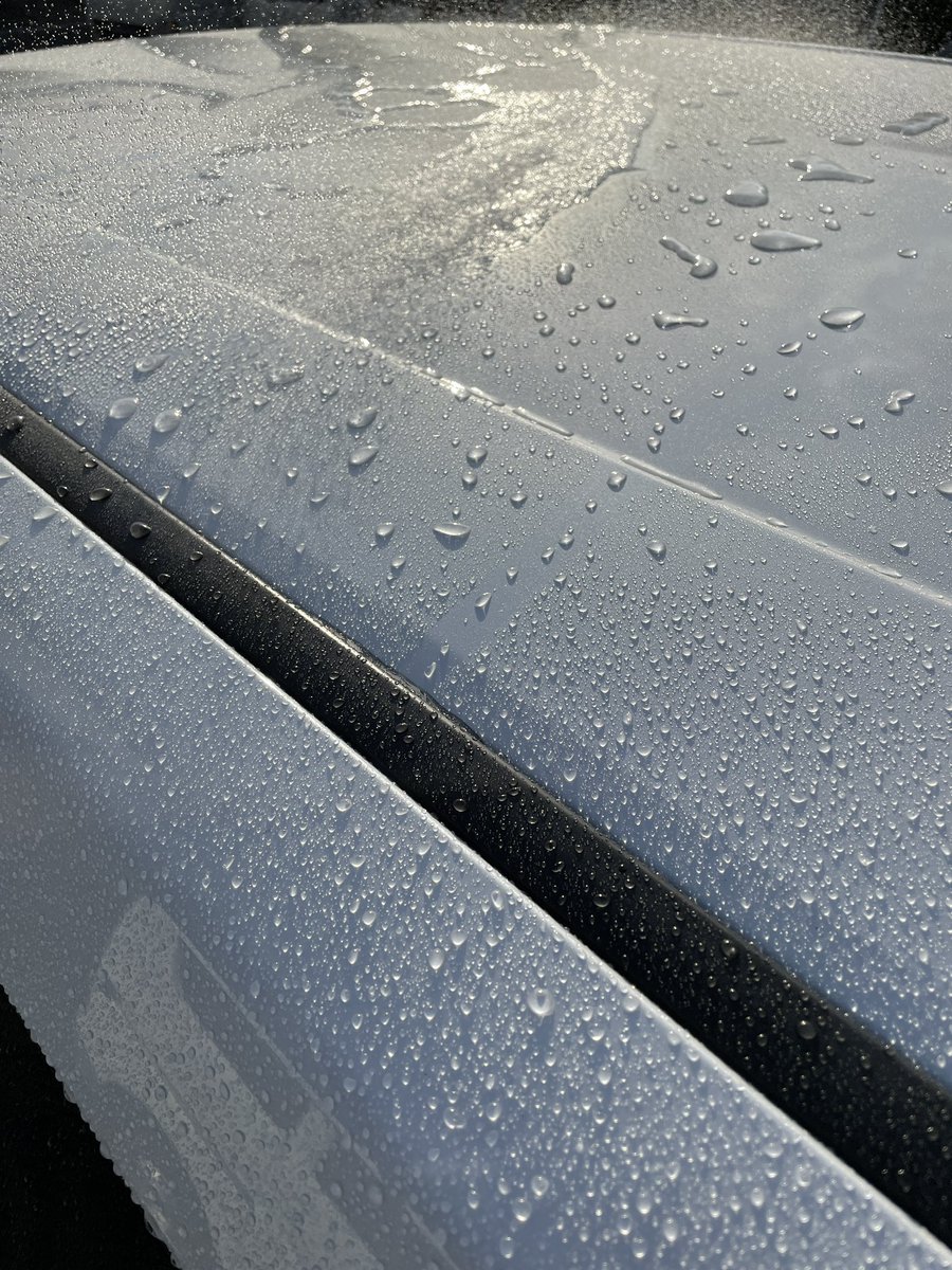 _ATS52gk's tweet photo. 今年最後の手洗い洗車
今年1年お世話になった相棒よ🚗³₃
来年もよろしく��️

#洗車
#洗車機
#ピカピカ
#撥水力
#年末恒例 https://t.co/RVkpBqHPy5
