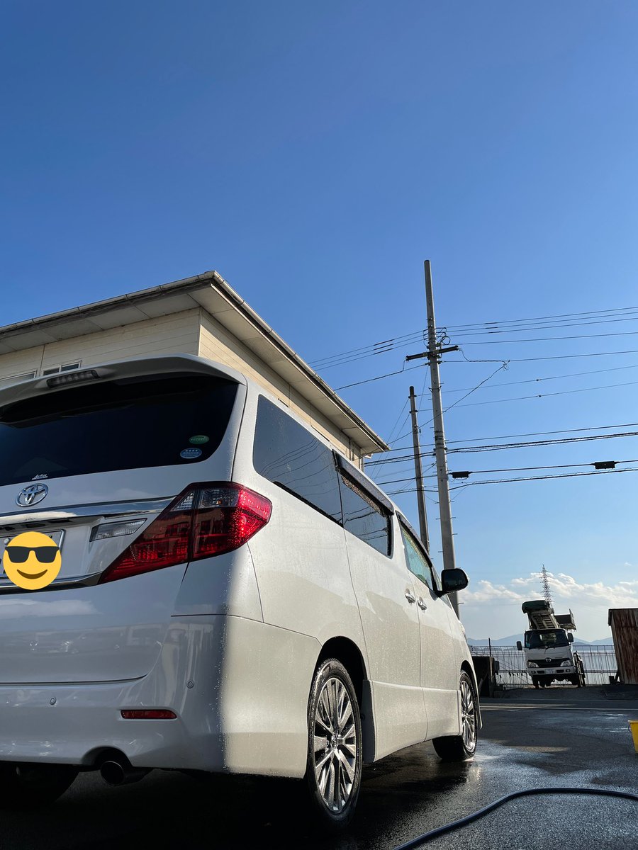 _ATS52gk's tweet photo. 今年最後の手洗い洗車
今年1年お世話になった相棒よ🚗³₃
来年もよろしく��️

#洗車
#洗車機
#ピカピカ
#撥水力
#年末恒例 https://t.co/RVkpBqHPy5