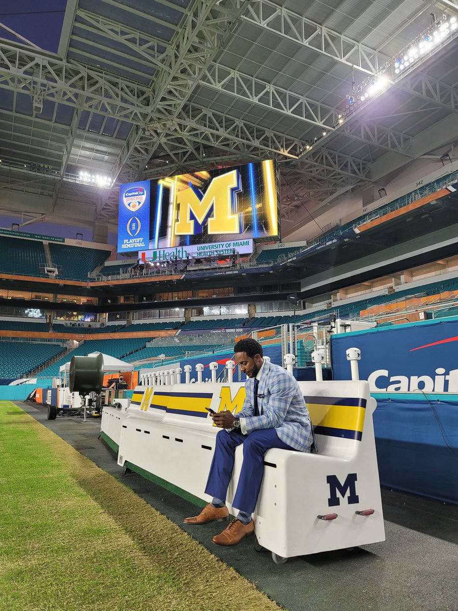 DesmondHoward's tweet image. This must be what they call the quiet before the storm...
@umichfootball 
@georgiafootball 
#GoBlue