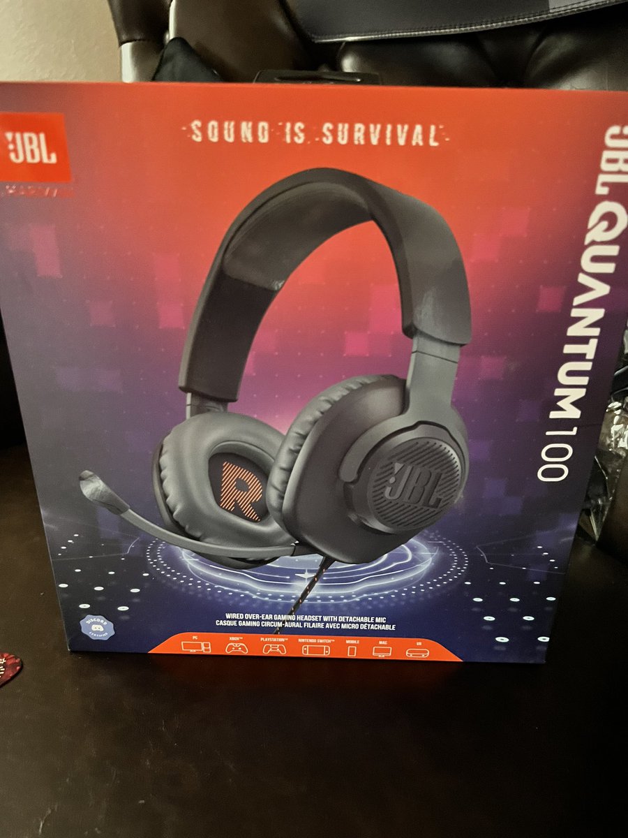 GekGemu's tweet photo. New giveaway time!! // RT &amp; follow to win these JBL headphones. Winner will be chosen in 24 hrs ❤️ https://t.co/iAuFJlKVY0