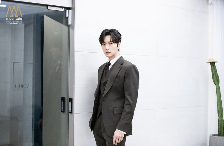phjofficialtr's tweet photo. Park Hae Jin İG update: 
Bir yıl bir çırpıda geçmiş gibi~ Mutlu yıllar!🌅 Kendinize iyi bakın ve gelecek yıl görüşürüz. “

#박해진 #ParkHaeJin #지금부터쇼타임 #itsshowtime https://t.co/rnbAbHfQ4y