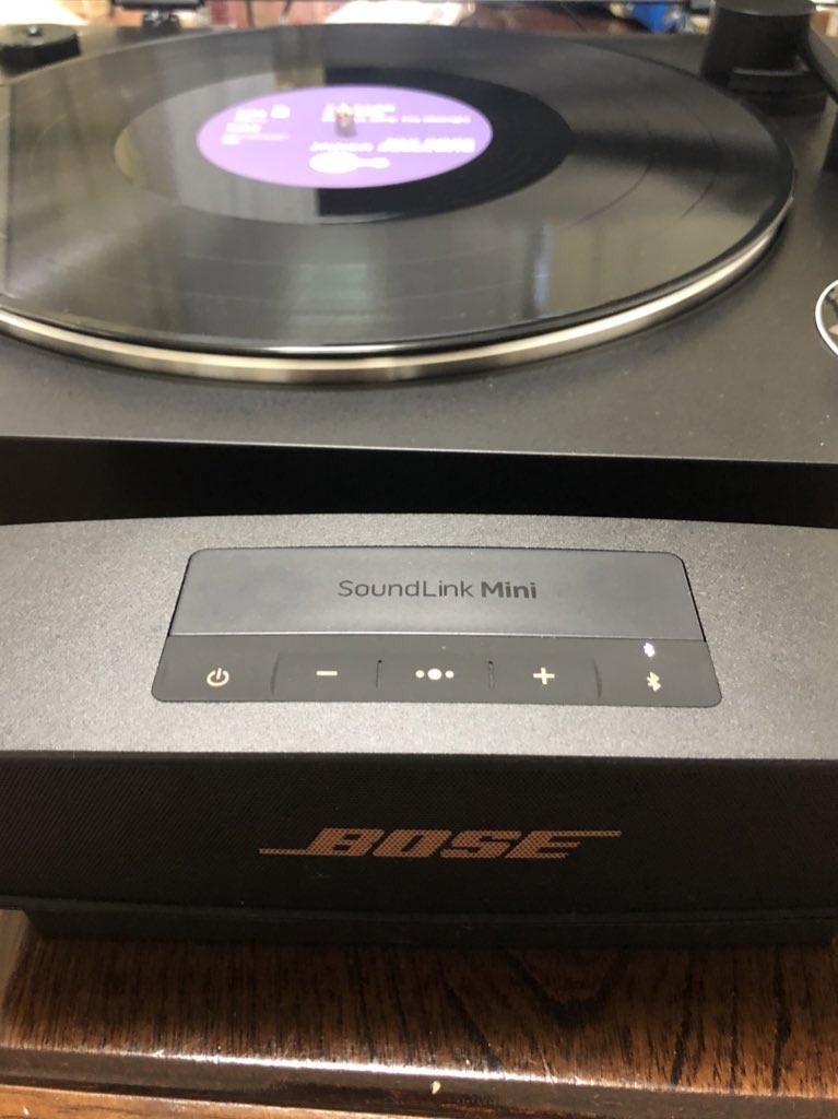 jun_official's tweet photo. 2021年大晦日。今年買った物。CD💿の新譜購入は一枚。ライブ(ギグ)は0。😬
・JOY-POPSアナログ盤「INNER SESSIONS」
・レコードプレイヤーSONY PS-LX310BT
・BluetoothスピーカーBOSE SoundLink Mini
・Gibson SG Junior
#今年買った物
#INNERSESSIONS
#PSLX310BT
#SOUNDLINKMINI
#GIBSONSGJUNIOR https://t.co/1ZrhytJ2We