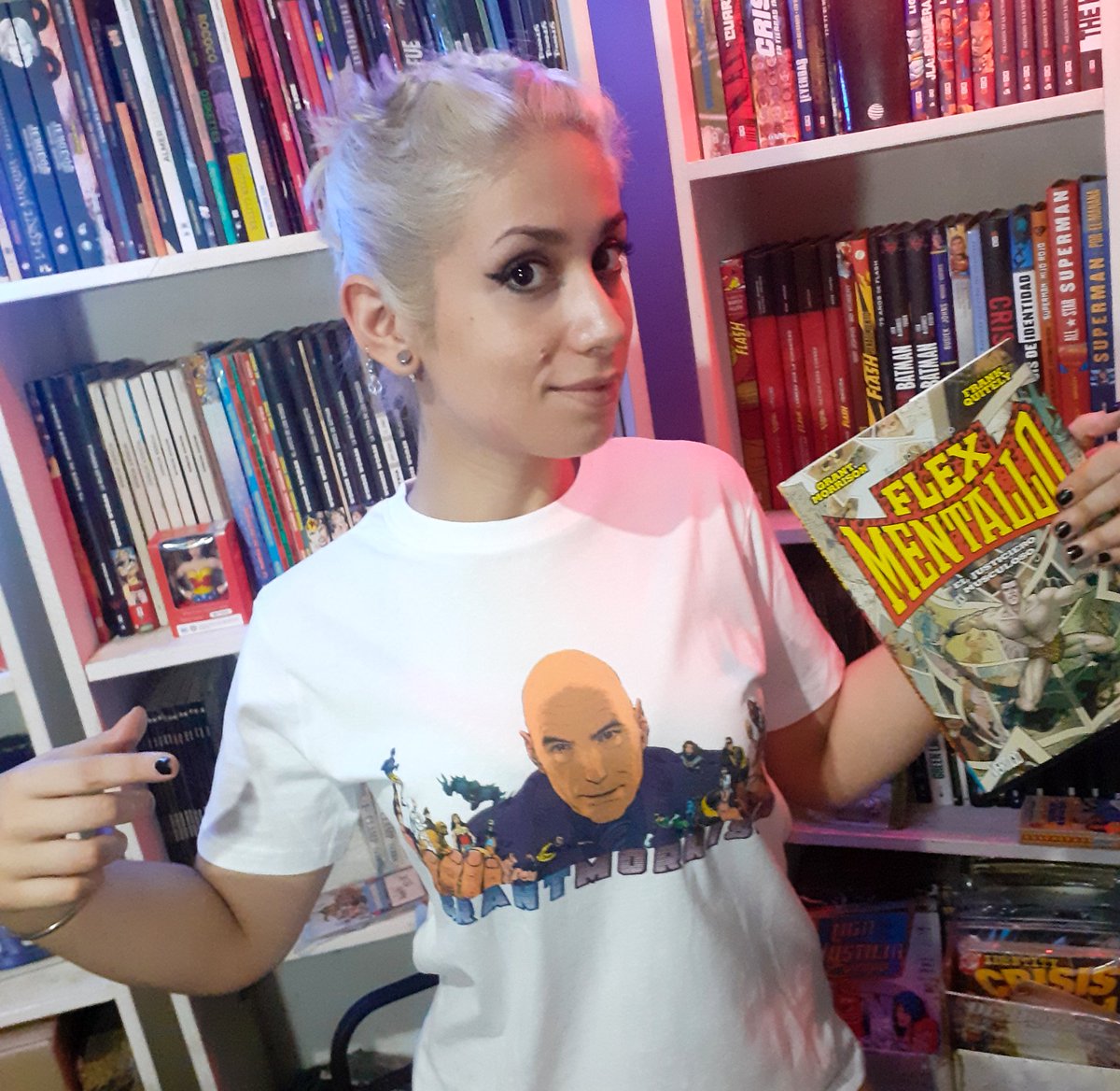 AnahiBlue_mr's tweet photo. Siempre del lado Morrison de la vida💫
Remerita de @PoseidonRemeras que me regaló el genio de @Mariangpod 😁
.
#GrantMorrison #FrankQuitely #FlexMentallo https://t.co/HyoMAs7Sjm
