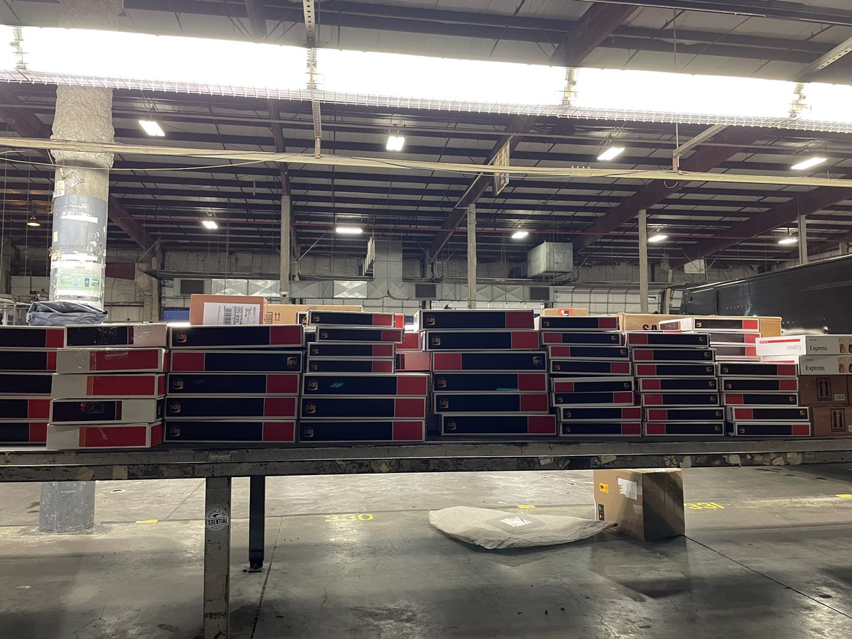 onlythebestteam's tweet photo. Amazing company @Arch_Telecom  keeping all there staff safe. It was such a pleasure boxing Covid Test Kit for al of our location. As Covid rises Arch is keeping staff safe. Great Job Arch. @AlexGhai @TMobile https://t.co/X75ZilKCRM