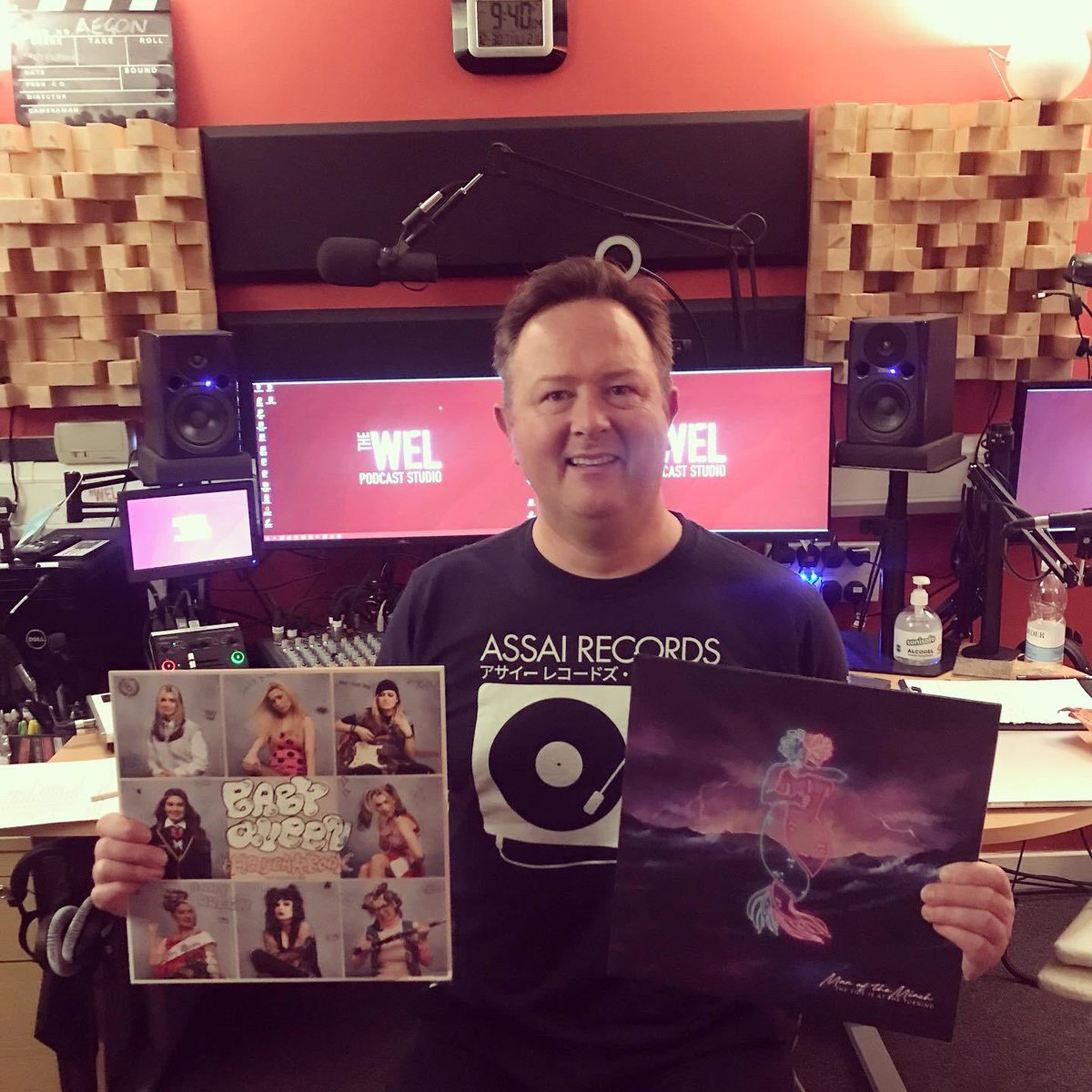 CakeShowPodcast's tweet photo. Just finished recording last Show of 2021 - it’s a belter! @keitheaston &amp; @CGilmourMusic reveal their:
• Song &amp; Album of the Year
• Tip for 2022

Keith tests Caroline’s knowledge with a 2021 quiz that you can play along with.

Out on New Year’s Day on @mixcloud 

#musicpodcast https://t.co/v8ahozxs1e