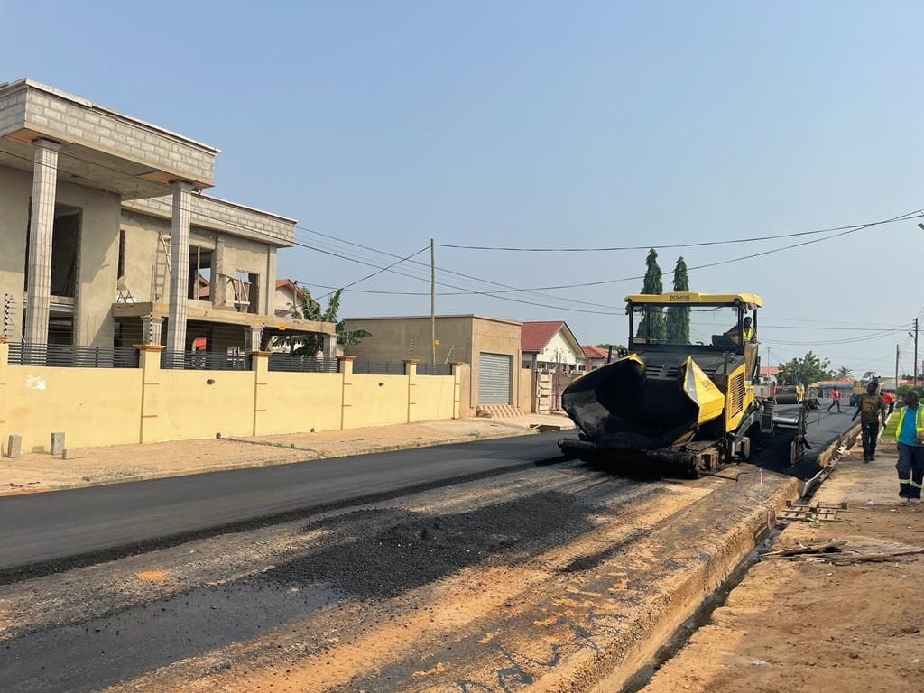 date_africa's tweet photo. 🇬🇭Ghana : Upgrade and asphalting of NY I Avenue and its adjoining sections of the Batsona-Spintex road under the year of roads initiative. 
#utdainfo #utdaghana #utdaasphalting #utdabatsona_spintex_road #utdaroad #utdaupgrade https://t.co/LnUE4AjNOH