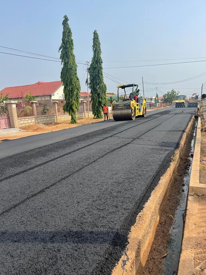 date_africa's tweet photo. 🇬🇭Ghana : Upgrade and asphalting of NY I Avenue and its adjoining sections of the Batsona-Spintex road under the year of roads initiative. 
#utdainfo #utdaghana #utdaasphalting #utdabatsona_spintex_road #utdaroad #utdaupgrade https://t.co/LnUE4AjNOH