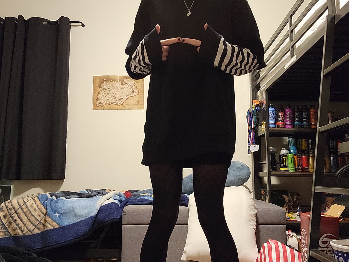 boodesuwu's tweet photo. "buy skyrim please🥺"- @FemboySkyrim https://t.co/58jubtdRNE