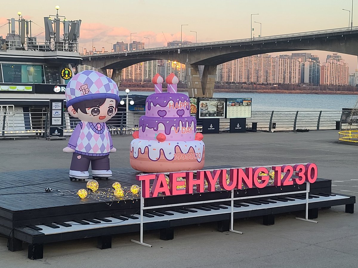taetae__ring's tweet photo. 여의도 한강공원 

귀여워 귀여워 ๑˃̶͈̀Ⱉ˂̶͈́๑
밤에 보면 더 예쁠 듯

@HeartToHeart_KV https://t.co/1PFIZ3TUK2