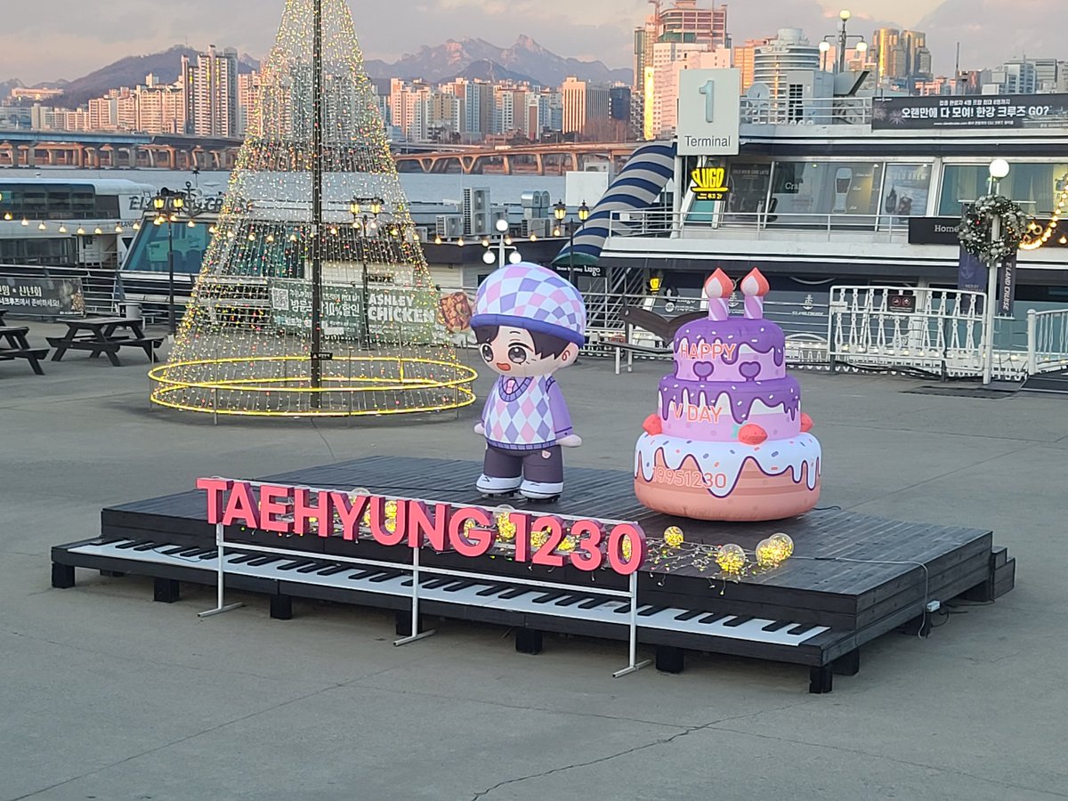 taetae__ring's tweet photo. 여의도 한강공원 

귀여워 귀여워 ๑˃̶͈̀Ⱉ˂̶͈́๑
밤에 보면 더 예쁠 듯

@HeartToHeart_KV https://t.co/1PFIZ3TUK2