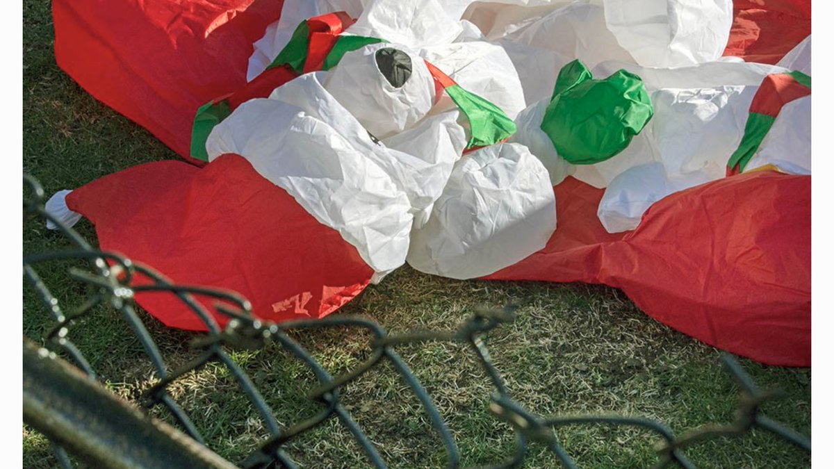 SANTAPOCALYPSE
The holiday season is over and done, and all the Santas and elves and reindeer and pandas slowly deflate in front yards.

It’s a Santapocalypse.

garyduehr.com/things#/