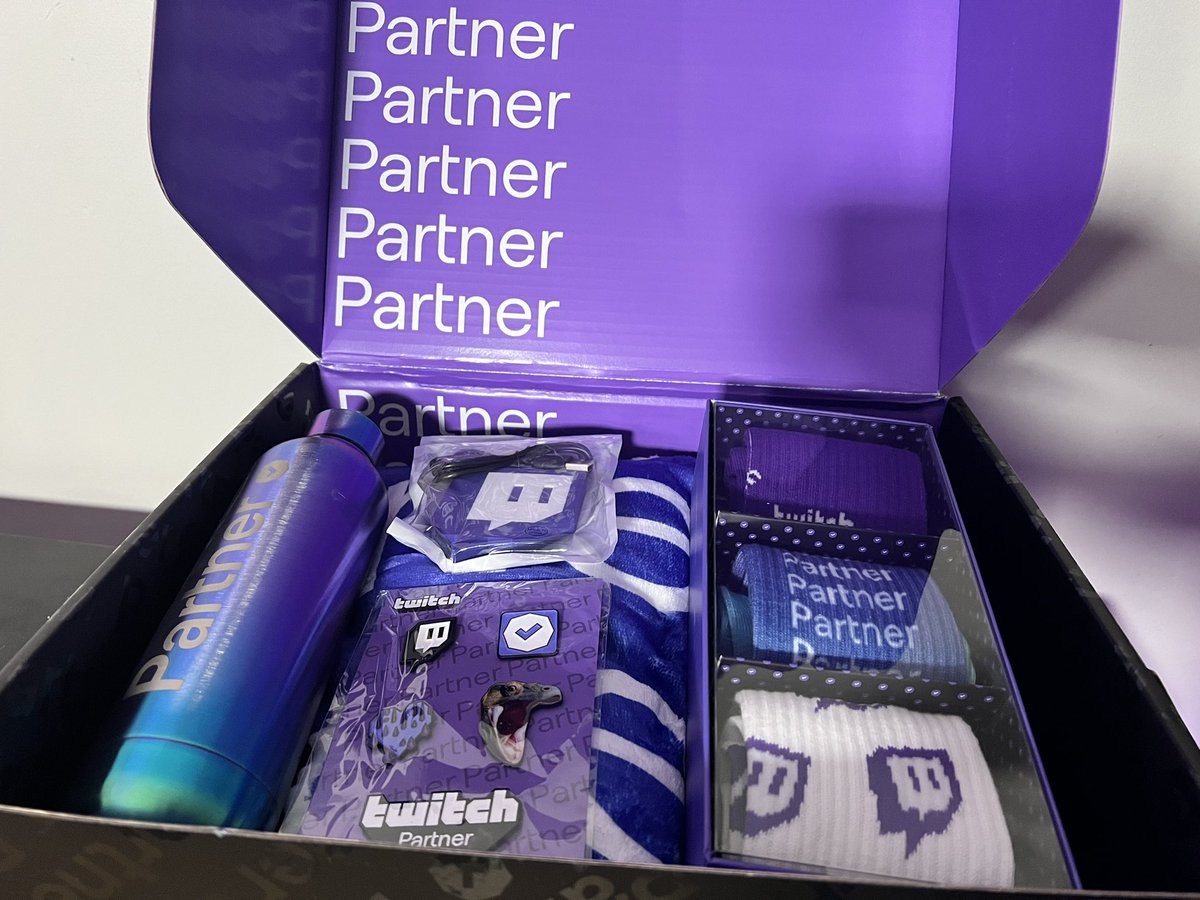CritBard's tweet photo. THIS IS THE BEST! Thank you so much @Twitch for the Partner swag! That water bottle will get a LOT of use, this blanket is SO comfy, & I’m ready to get some EZ Connect 4 wins!
2021 was a year where we all survived.
2022 is our time to THRIVE.
Leggo. #TwitchPartnerGift https://t.co/3MBQKAf2DL