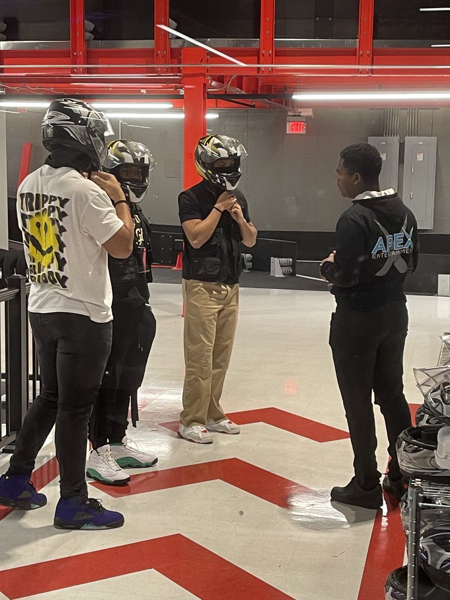 UncleRU76's tweet photo. ⁦@tha1show⁩ ⁦@StallionJamari⁩ ⁦@twan_anderson⁩ indoor kart racing with ⁦@ApexEntertains⁩ in VA Beach. Hey ⁦@BubbaWallace⁩, looking for young drivers for the ⁦@23XIRacing⁩? https://t.co/5sp4E51V55