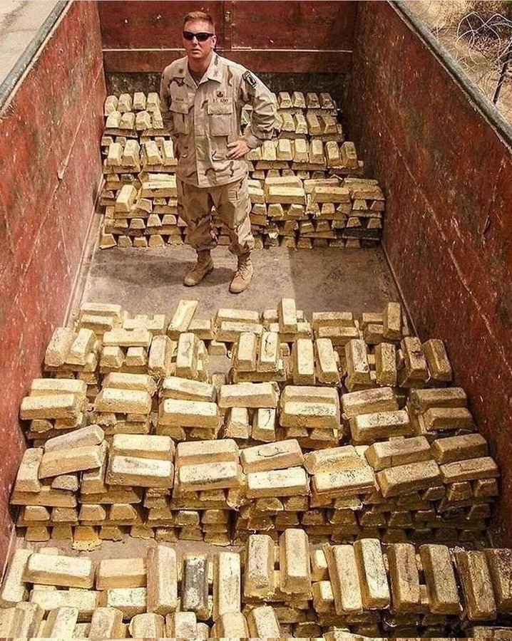 DrSuazo915's tweet photo. Esta es la verdadera razón por la que el gobierno GENOCIDA de Estados Unidos invadió Irak.

Asesinando a miles, y su líder Saddam Hussein, robaron el oro de todo un pueblo, con la excusa que habían armas de destrucción masiva. https://t.co/7dJiSF57Lp