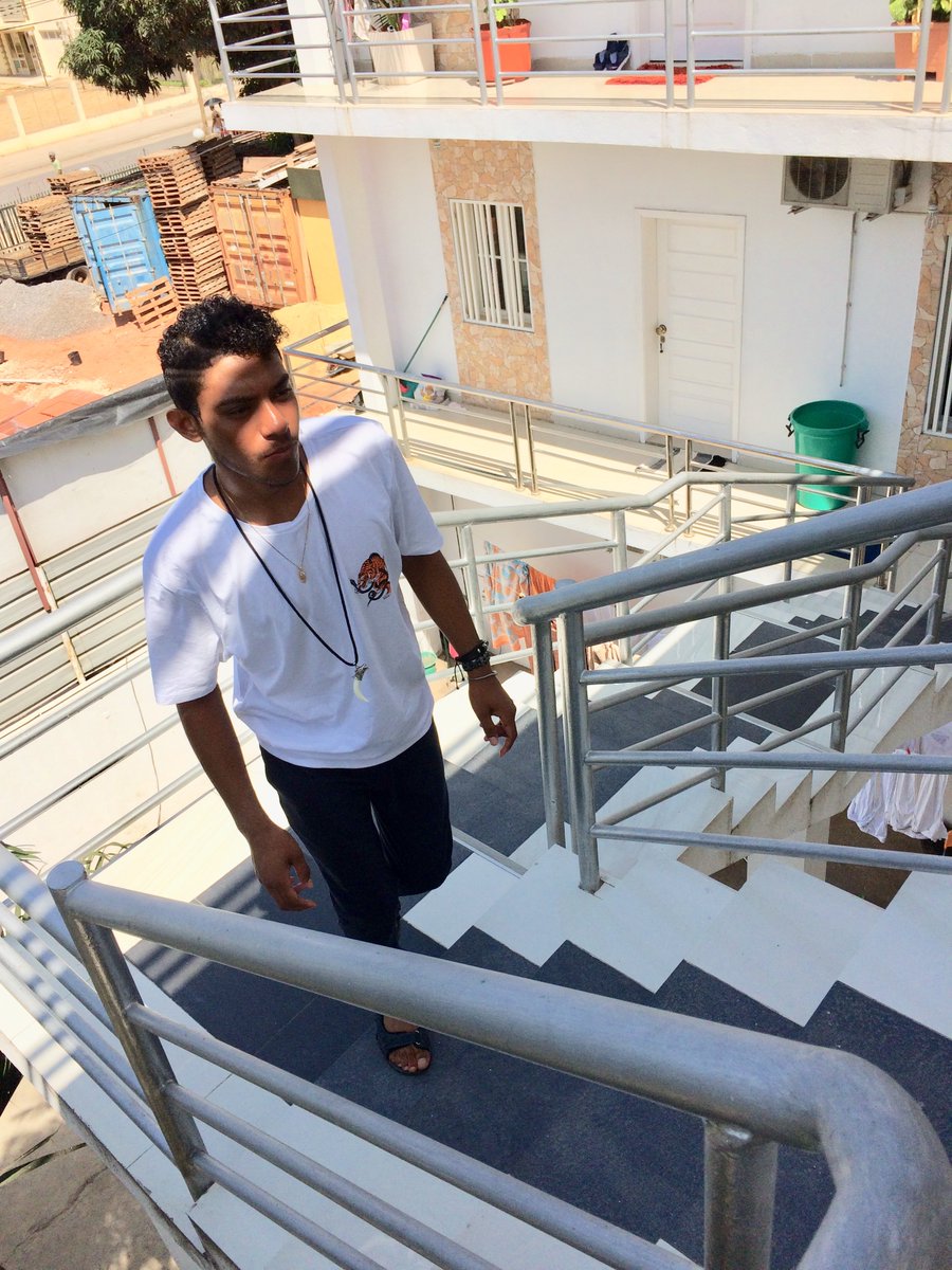 janjua_majid's tweet photo. #ToNew times we headin..I take the stairs patiently never the elevator.👽🌟🐯 https://t.co/DDeSKVemNL