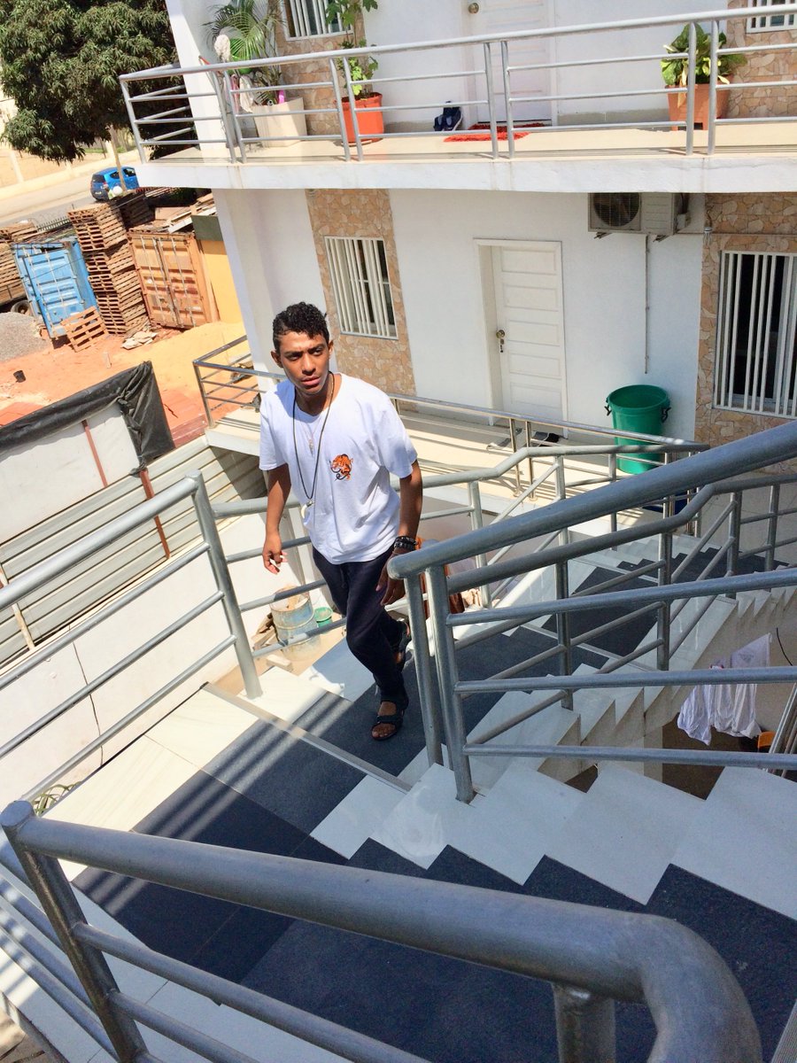 janjua_majid's tweet photo. #ToNew times we headin..I take the stairs patiently never the elevator.👽🌟🐯 https://t.co/DDeSKVemNL