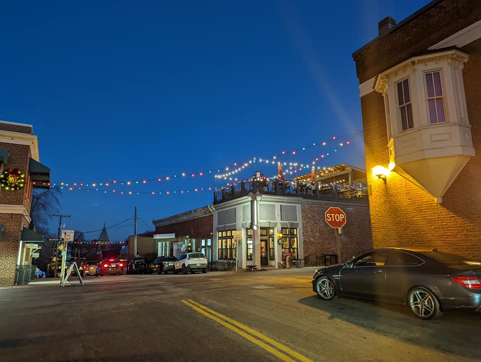 botetourtcounty's tweet photo. Looking for ways to ring in the New Year? Check out this listing of events from our friends at Visit VBR including the Town of Fincastle’s Ringing of the Bells.
https://t.co/RChYv6GcE2
📸 Town of Fincastle
#bocoholidays #bocova #botetourt https://t.co/6WYvzo6RoK