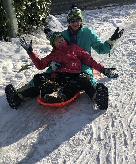KarlenePetitt's tweet image. Playing with my granddaughter #sledding in #seattlesnow #pilolife we were flying down the hill! #seatac