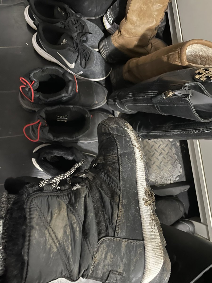 nicolaveronica's tweet photo. Hi @sorelfootwear I bought the Whitney winter boots two weeks ago and the stuffing is already coming out of the boot. Yes, I walked in the rain today and they are a bit muddy. Love your brand, super disappointed. https://t.co/aL6s33gXqu