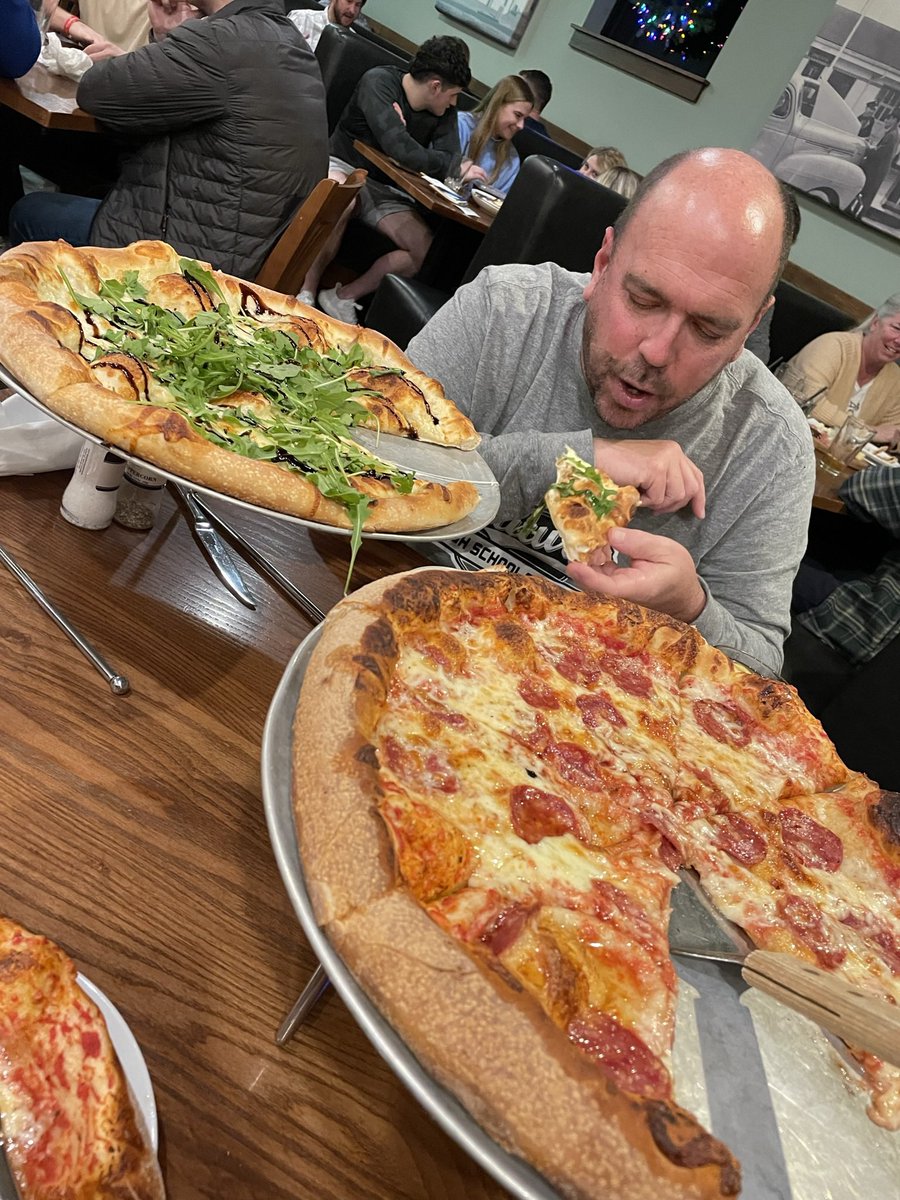 GambleNFin's tweet photo. Post-show pizza stop at @camporossopizza. #delicioso #BestServiceInTown https://t.co/qL94jMwJsa