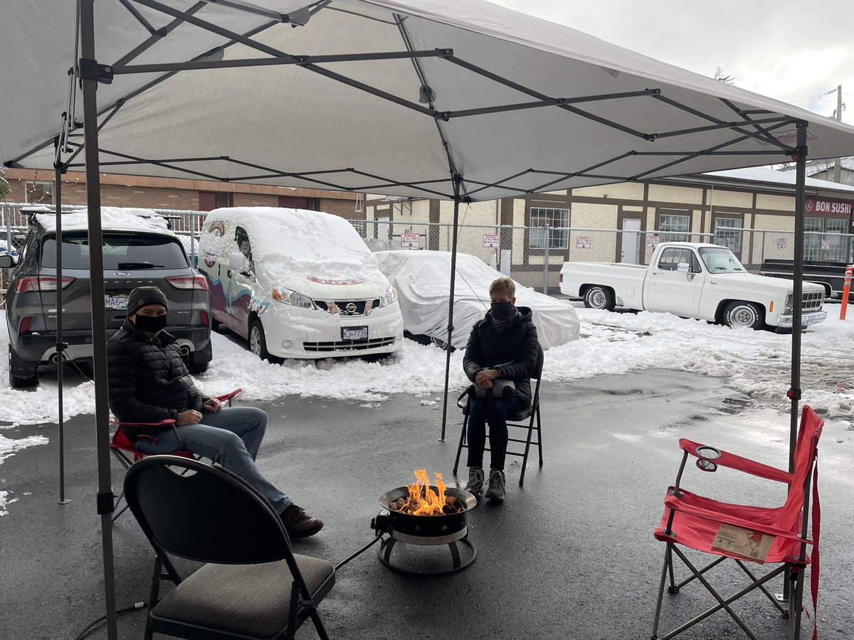 MeganStJohn5's tweet photo. Today’s Covid clinic.. when you want to limit indoor occupants but Victoria decides it’s winter. 15 minutes around the fire pit post Covid booster for monitoring! Great group of eligible patients in Oak Bay today! #covidbooster #bcpharmacy #Pharmacist https://t.co/uavKVRqDx8