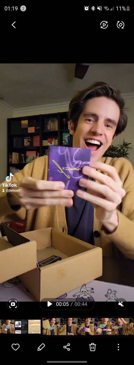 JBmust's tweet photo. My MAC x LISA unboxing is already on TikTok. @MACcosmetics @BLACKPINK And since you all asked a lot... Here's me talking in Spanish 😏🖤💖
TikTok: https://t.co/MqyKq02SLI
#MACxLISA #MACLOVESLISA https://t.co/tPNCKgEpen